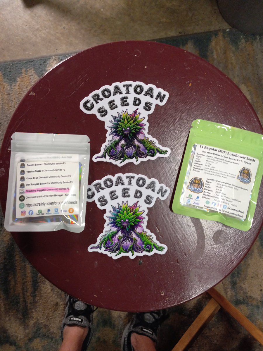 Ordered some seeds from @CroatoanSeeds on Thursday. Got them today. And went back to the shop that carrys them. Got the Strawberry Popesicle there. Thank for the awesome stickers. #CannaLand