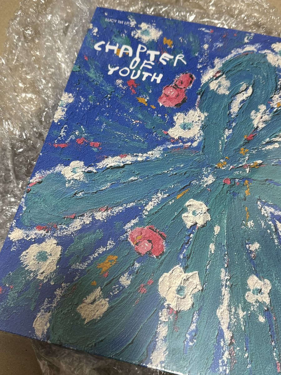 하,, 비닐 못뜯겠다,,
턴테이블 사면 그때 뜯어야지,,,🩵