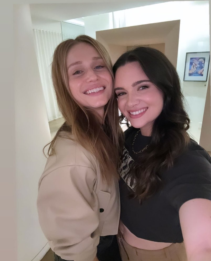 RoseParamore77's tweet image. Faking It reunion.
Rita Volk and Katie Stevens.
Amy and Karma.
Karmy army feelings.
2024.
🥺✨❤️😍😭

#MTVFakingIt #FakingIt #Karmy.