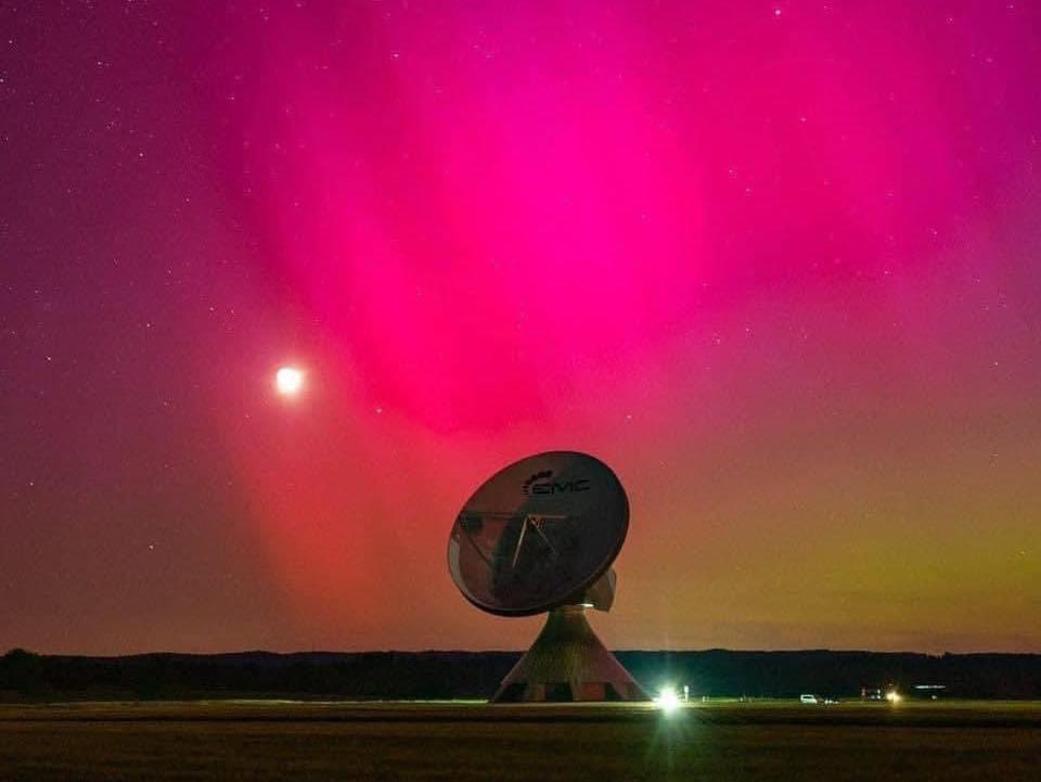 Anoche, una aurora boreal iluminó el cielo de varios estados en México por primera vez en su 165 años ❤️