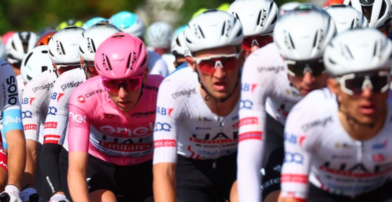 #GirodItalia 💗 / #Stat 📊 1⃣2⃣6⃣ : c'est le nombre de jours de course disputés sous le même maillot entre 🇵🇱 Rafal Majka et 🇸🇮 Tadej Pogacar, le plus gros total pour le Slovène (ce Giro est leur 23ème course ensemble). 📷 RCS