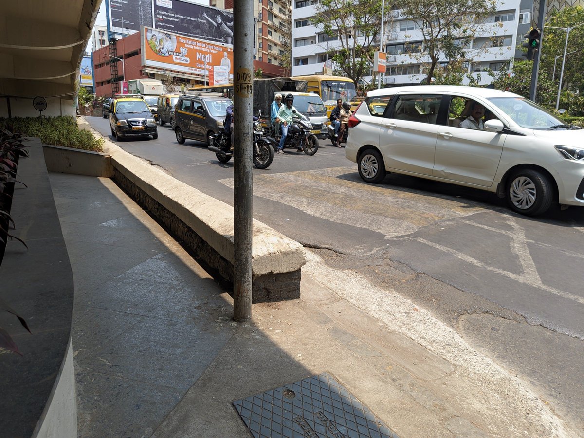 While planning public areas, it's important to choose materials keeping in mind the way they will be used. JSW funded public space under Kemp's Corner flyover looks dirty & grimy due to the poor choice of materials used to design seating 
#MaterialChoice #RestArea #Ambani5minAway