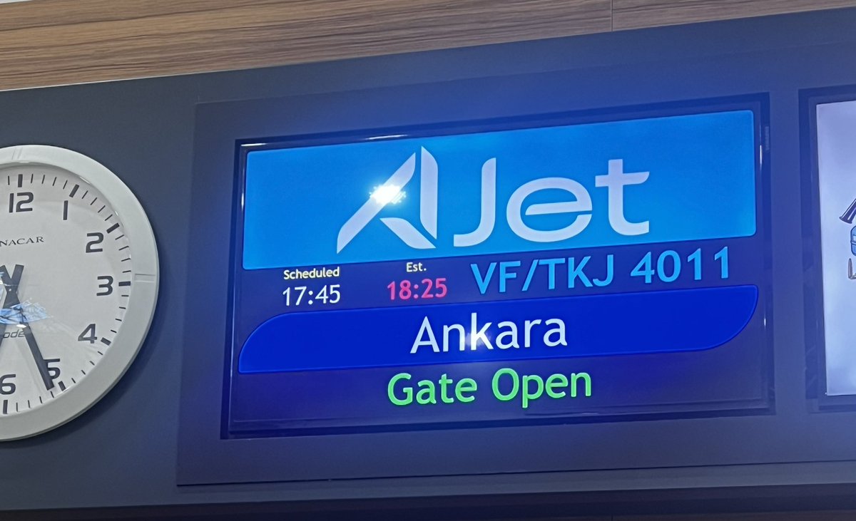 Havaalanı ezâsını Ankara için ikiye katlayan A Jet meselemiz Ankara cezaya bırakıldı Tam bir ceza Koltuğu, suyu ayrı satıyor Mesela; ne kadar komik değil mi.. uçak henüz alana indi Ve kalkış 18.25 gösterilmekte #AJet