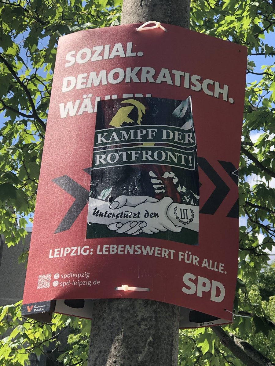 OmasGegRechtsLE's tweet photo. Deshalb so wichtig, morgen in #Paunsdorf Gesicht zu zeigen gg rechte Raumnahme von Leipziger Stadtbezirken. Auf den Fotos wurden Wahlplakate der SPD mit III. Weg Dreck überklebt u Wahlhelferteams offen bedroht.
Passt deshalb auch auf Euch auf, reist in Gruppen an u ab.
#le1205 https://t.co/kFnkNXC6WV