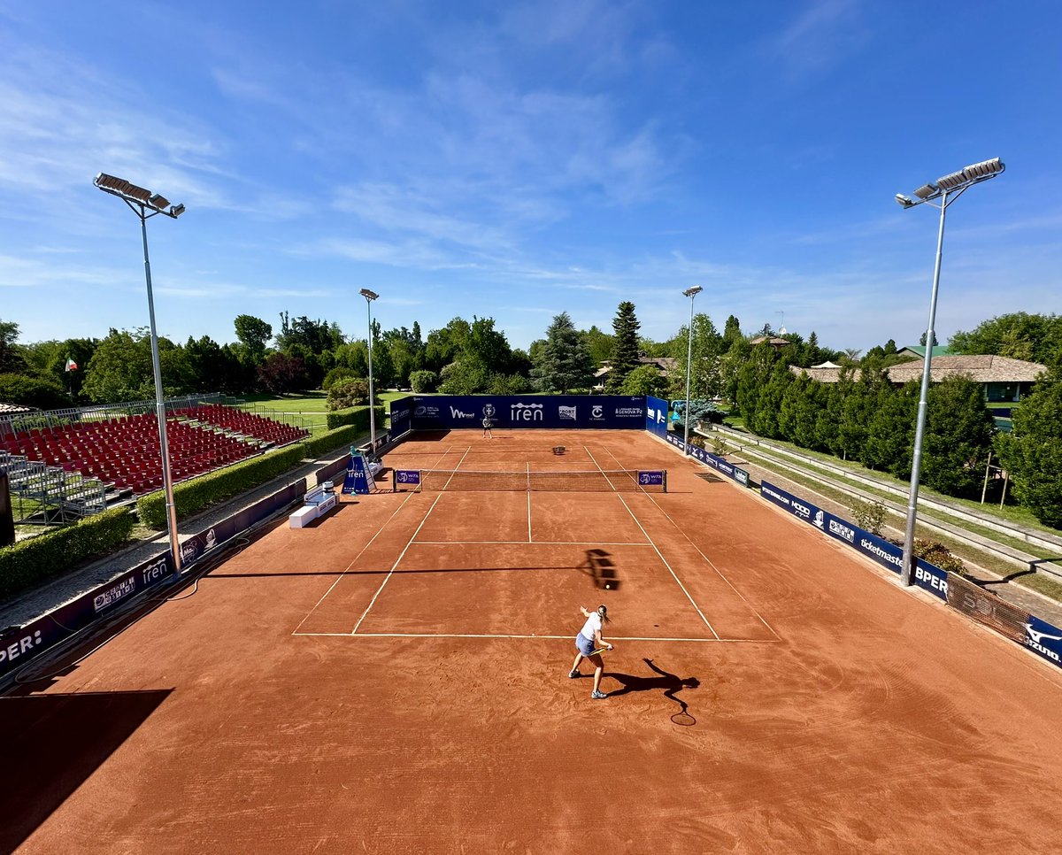 🏟️ Center court ready 😍 Il campo centrale del Tennis Club Parma è pronto ad ospitare i match in programma da lunedì 13 maggio! Assicurati un posto per lo spettacolo del grande tennis femminile 👉🏼 parmaladiesopen.com #tennis #ParmaLadiesOpen #WTA #Parma