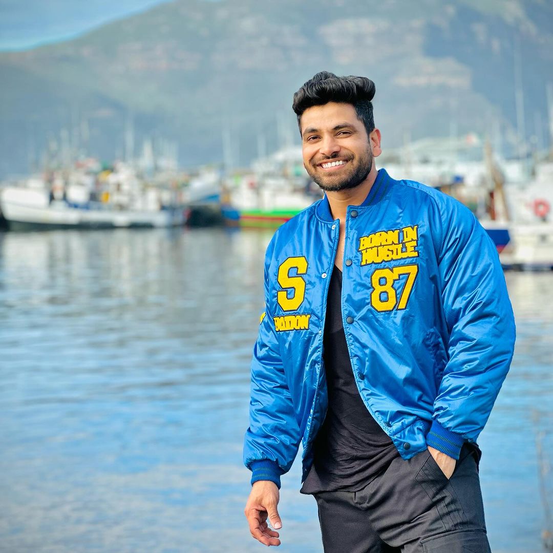 Fans are gushing over Shiv Thakare in his first music video 'Koi Baat Nahi' post Bigg Boss! @ShivThakare9 #ShivThakare #KoiBaatNahi urbanasian.com/entertainment/…