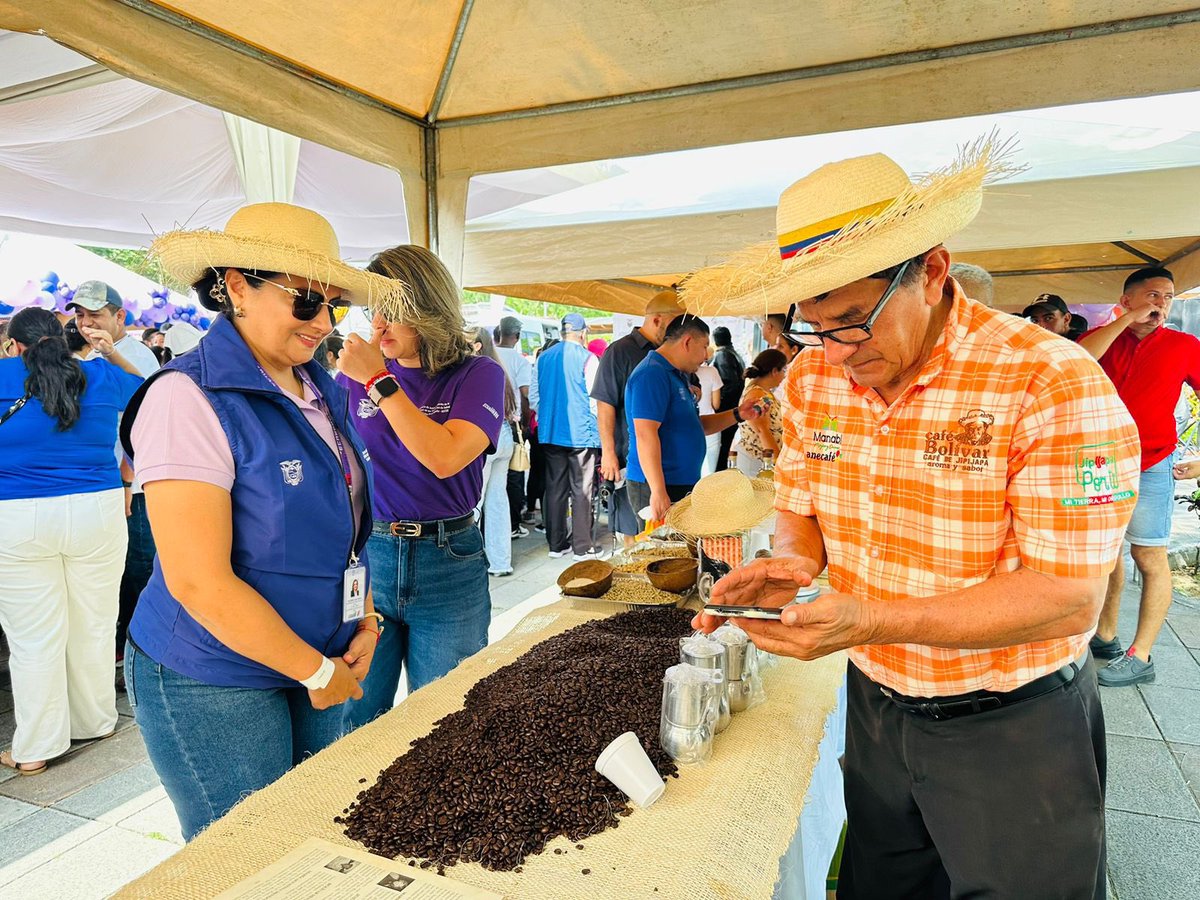 Inicia #FeriaSalud de #ElNuevoEcuador en el parque Las Vegas de Portoviejo, con la presentación del Grupo de Percusionistas de la Escuela de Arte Estancia Vieja. En este espacio la ciudadanía podrá conocer  los servicios de @Salud_Ec en 38 stands.