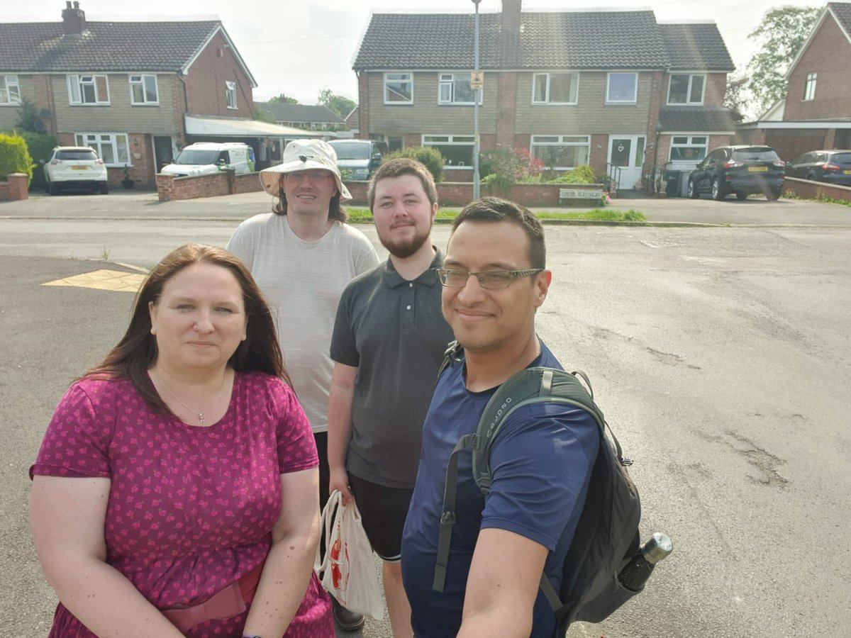 Great to be out on the #LabourDoorstep in Poynton this morning and Wheelock this afternoon. Cheshire is turning red. People are tired of this corrupt Tory government and they’re ready for change. They’re ready to elect both @Tim_Roca and @S_A_Russell 🌹