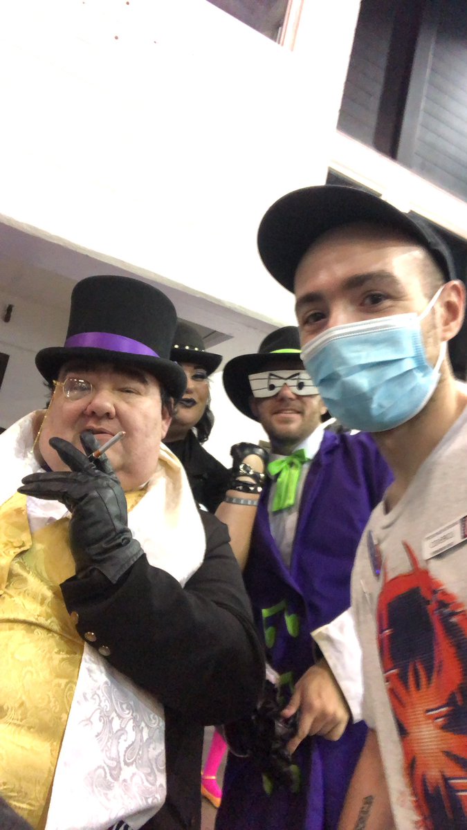 ClarksCreek's tweet photo. #SiestaCon @Siestacon @gotham_cosplay #Batman #VoteOswaldCobblepot I was told that the Music Meister was saving his singing only for the Iceberg Lounge. @JTuckerAnimator @HolyBatPastor @BATMANONFILM @JustinMKowalski @smb_ryan @dickshews @AndyDiGenova https://t.co/wrnKTXRipq