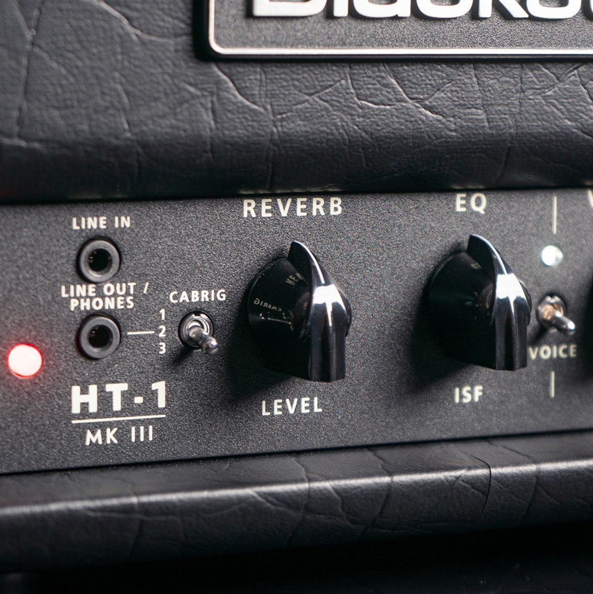 Enter into a world of amazing and ethereal tones with the studio quality digital Reverb found on all HT Series MK III models. Learn more: blackstaramps.com/ht-series-mkii…