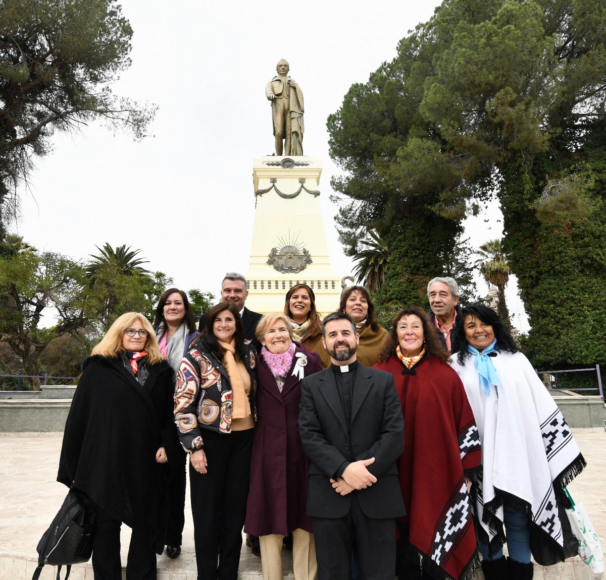 Junto a <a href="/GabrielaVTesta/">Gabriela Testa</a>, vecinos y amigos, celebramos con alegría los 169 años de Godoy Cruz.
Nos reunimos en la Plaza Departamental para conmemorar nuestra historia y rendir homenaje a cada godoycruceño que contribuye al crecimiento y desarrollo de nuestra querida ciudad.