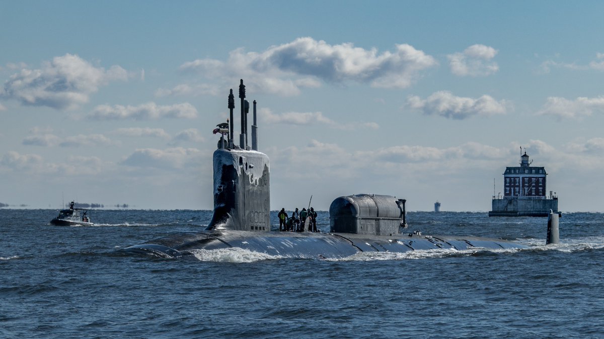 𝕽𝖊𝖆𝖕𝖊𝖗𝖘 𝖔𝖋 𝖙𝖍𝖊 𝕯𝖊𝖊𝖕 🫧 #SubSaturday
#OTD in 2012 the keel was laid for the first Block III Virginia-class submarine, USS North Dakota (SSN 784), first SSN with multiple all-up-round canisters
#USNavy #SIlentService
📷Returning from her first deployment in 𝟤𝟢𝟣𝟫
