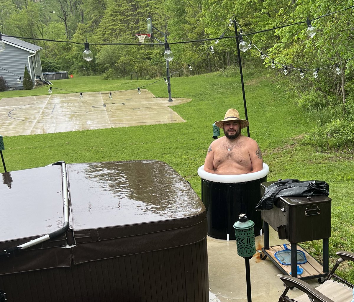 Rain or shine, the ice bath continues!! 🥶🥶🧊🧊😤
#icebath #chill #rainorshine #iceicebaby #sorejoints