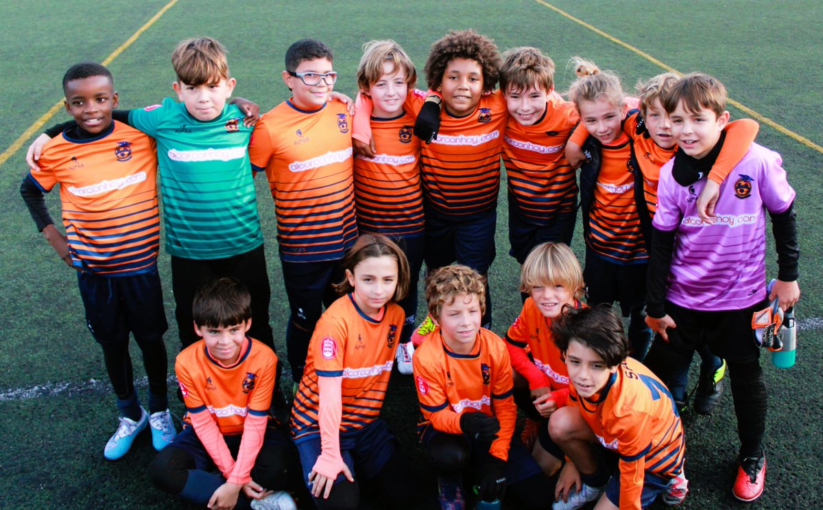 ¡¡¡Histórico ascenso a Autonómica de nuestro Benjamin "A"!!!
En la próxima temporada jugaremos en la máxima división de la categoría. 
¡Enhorabuena y gracias, a estos jugadorazos y a sus entrenadores, Manu y Sara!