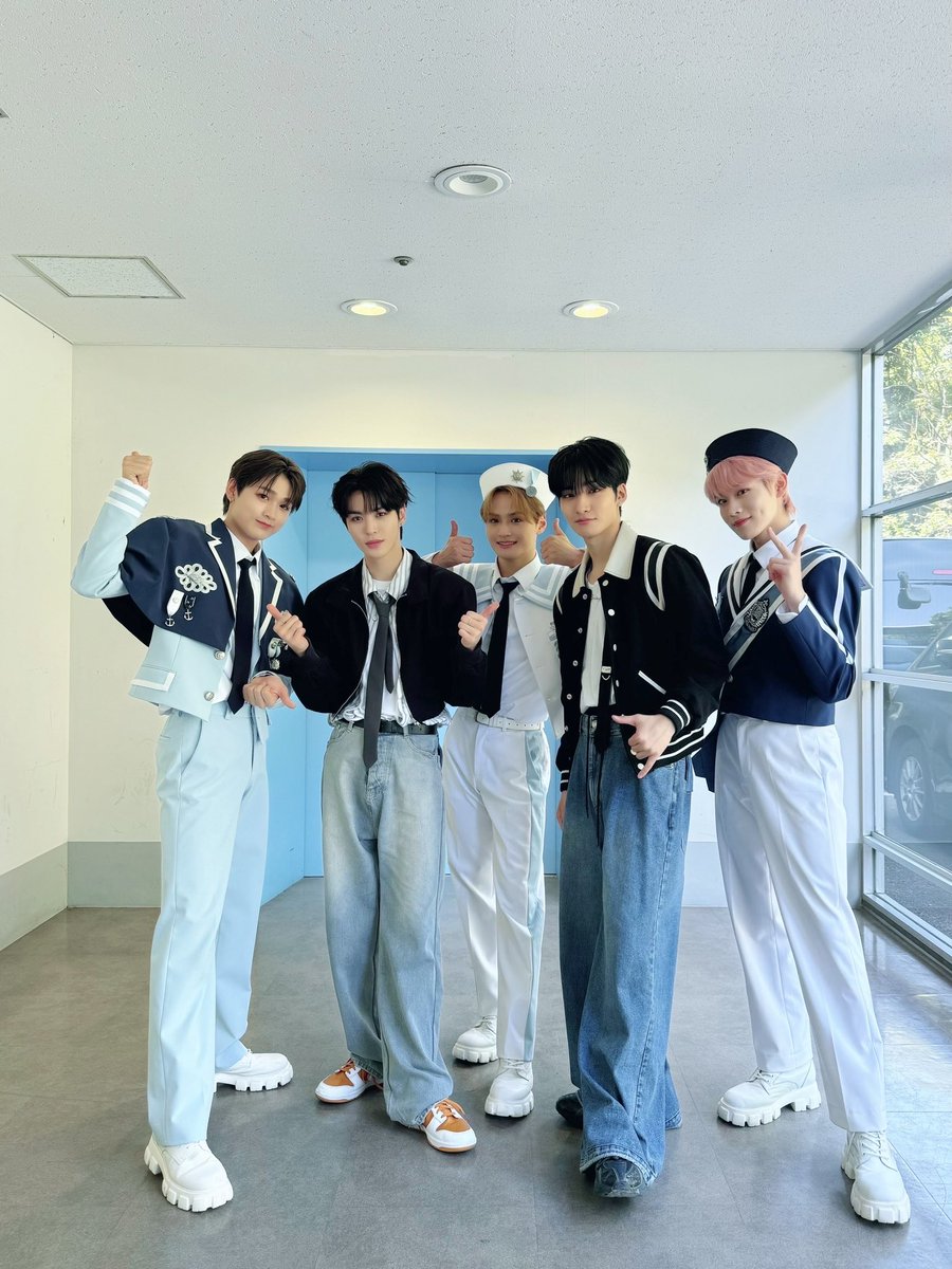 EPEX_JPN's tweet photo. #AMIN
#JEFF
×
#NALU さん 
#SHOTARO さん 
#KOSHIN さん

KCON JAPAN 2024での出会いに記念撮影📷
ありがとうございました🫶

@the_EPEX
@official_DXTEEN
#이펙스 #EPEX #WISH #KEUM #MU #BAEKSEUNG #AYDEN #YEWANG #DXTEEN #DXTN #디엑스틴 https://t.co/FFSXSVWh0h