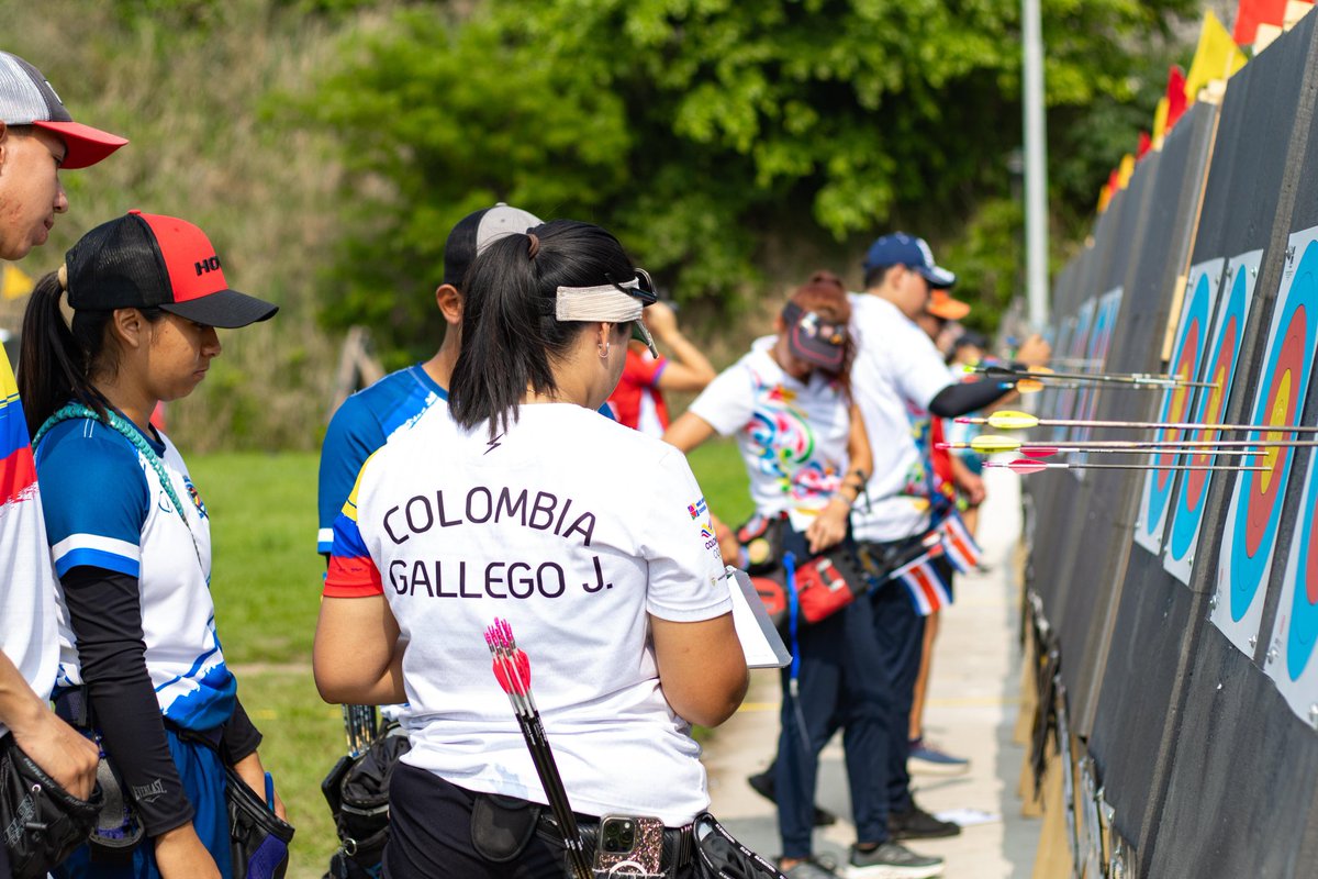 ArcherySV's tweet photo. ¡Las emociones siguen a tope!😀

Las acciones del Campeonato Panamericano de la Juventud y Masters 2024 🏹 continúan esta mañana con la categoría equipo mixtos de todas las categorías.

#TiroConArco #PanamericanoJuniorYMasters
 #Archery https://t.co/6wCpQ60Sby
