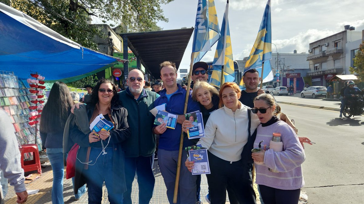 lista250500's tweet photo. Continuamos con todo en Parque Bellan con @listaquinientos @lista250 @movporlapatria @jorgegandini @tatoviviano @PNACIONAL @JBarriosBove
@soy_el_unico_JP #yopuedo
#uruguaypuede
#gandinipresidente
#uruguay #lista500 https://t.co/3bb5FWyeTp