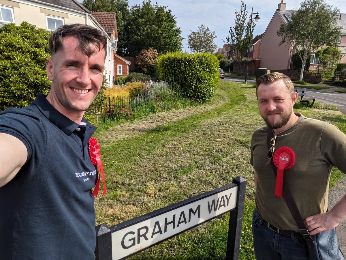 I could get used to sunny canvassing...! 🌞

Enjoyed being on the doors in Cotford St Luke this morning. A real appetite for change and many were enthusiastic for a Labour alternative. ✊🚪🌹

Thanks for the help @labourthorne.

#labourdoorstep #win24