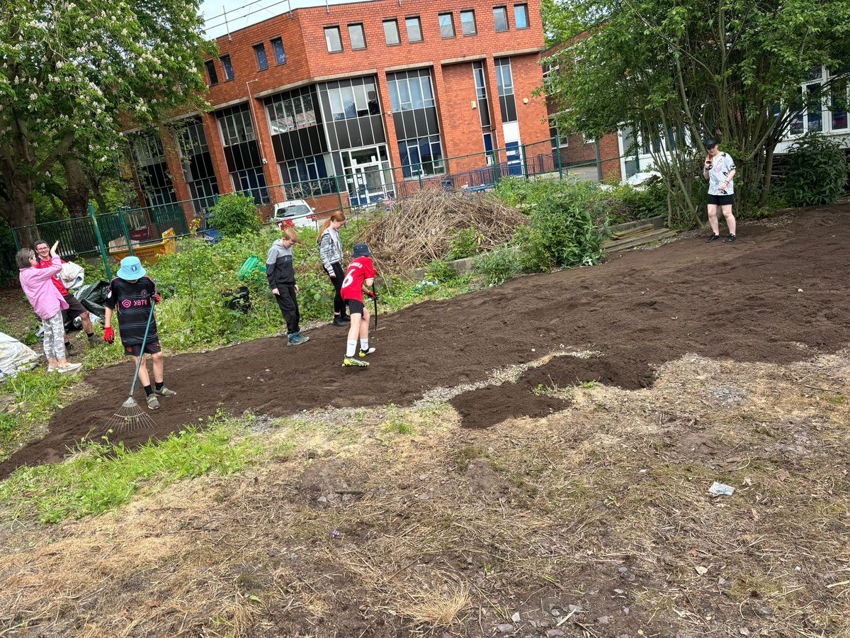 Cant believe the amazing efforts of some of our sixth formers, staff and students today to give up their time to redevelop our garden