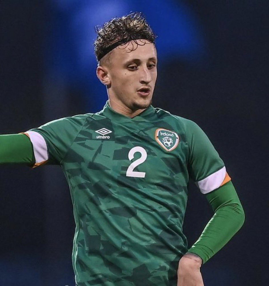 Sam Curtis has just come on for his Premier League debut!🇮🇪 What a moment for Curtis and one that he has certainly earned. The start of something special hopefully 🤞🏼☘️