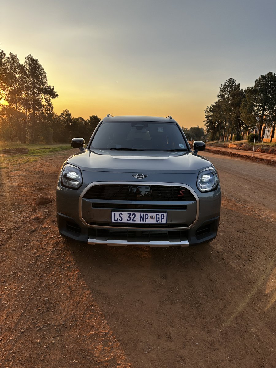 This weekend it’s me and the all new Countryman S thanks to MINI Sandton. So grown up, so big and so much to tell you. Some quick facts, the new Countryman S has four-wheel drive as standard and all models beside the JCW, don’t show their exhaust to keep it looking uniform