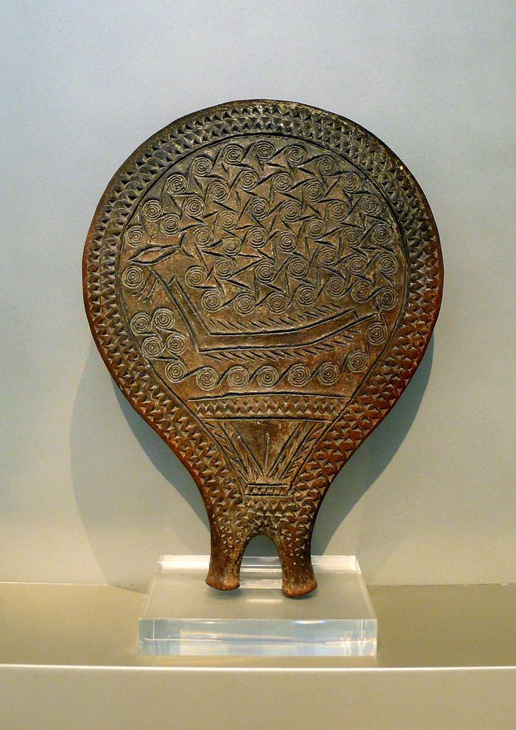 While we are talking about boats... The decorative pattern, which depicts swirling water, in this case sea waves, has been used in Mediterranean since Neolithic...I talked about these objects in my post about Bronze Age Cycladic tuna fishing boats oldeuropeanculture.blogspot.com/2023/11/tuna-b…
