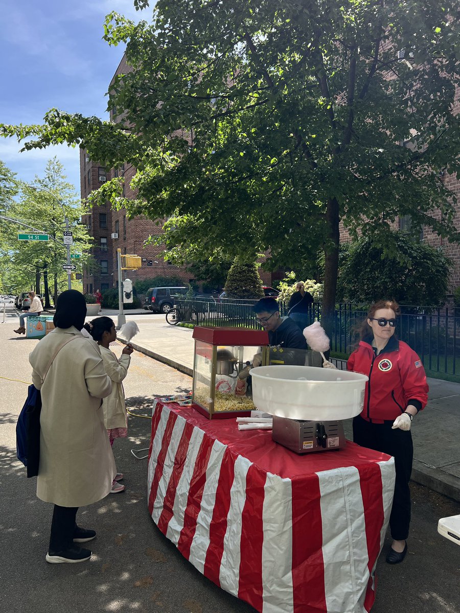 Live in Jackson Heights at 93-11 34th Ave for our annual Community Health Fair, hosted by our Beacon Community Center at PS 149Q! Join us until 2pm for fun activities, health resources, giveaways, and more! Families, friends, and neighbors of all ages welcome. 🤗
