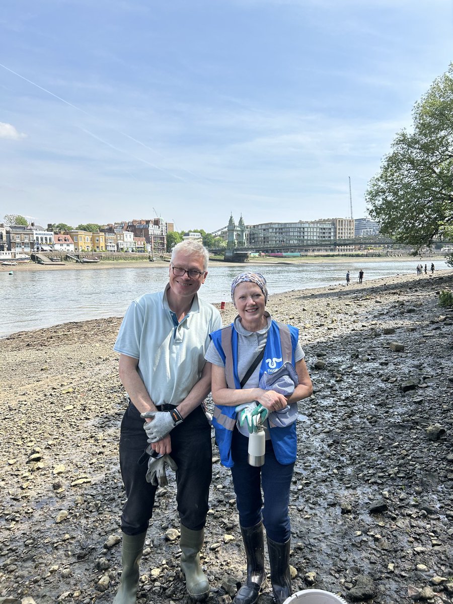 With old and new friends at Big Wet Wipe Count yesterday near Hammersmith Bridge. Hopefully this is the last survey before the Tideway Tunnel (aka Super Sewer) becomes operational.  We need solutions fast for the river pollution in the UK.