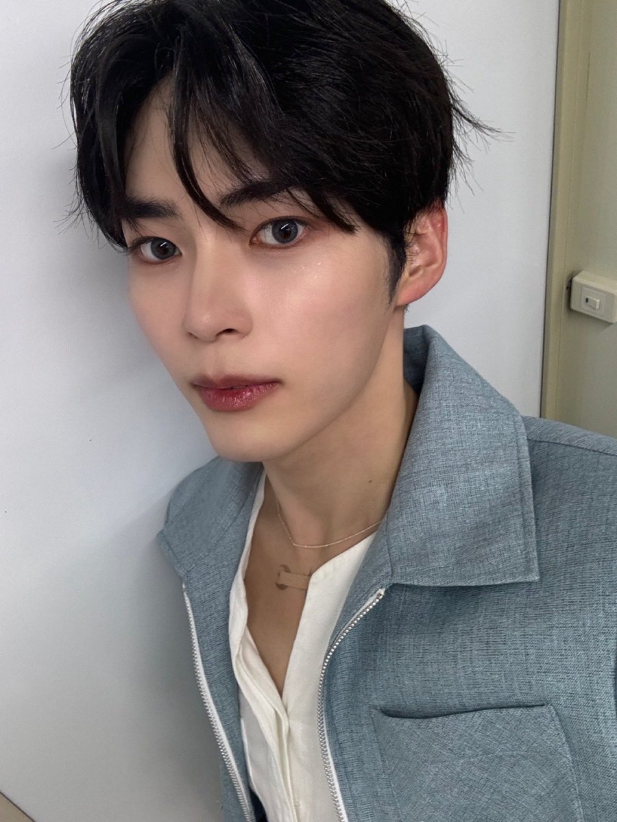 ZB1_jp's tweet image. _💌

ZEROSE~🌹
デビューする前にKCON JAPANで
本当に幸せだったのに, いつのまにか1年が過ぎて
3集を目の前にしてるね :)
ゆらゆら の歌みたいに、いつも心に僕たちの思い出が一緒にあれば嬉しいなあ~🌸
本当にたくさんありがとうㅎㅎ

3集もたくさん期待してね!

#SUNGHANBIN #ソンハンビン…