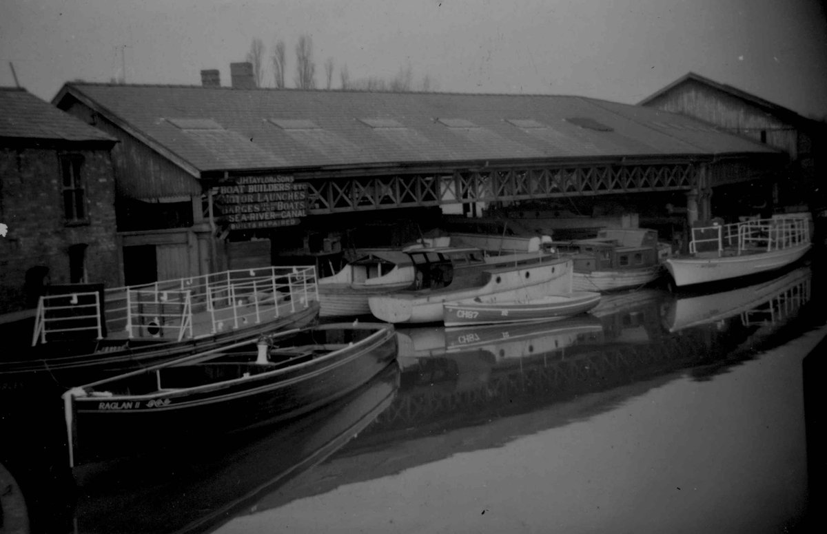 The #SaturdayShot from the History Hub is of Taylor's Boatyard in circa 1950. The river launches moored outside Taylor's Boatyard are Raglan ll, Prince Charles and May Queen. #Chester.