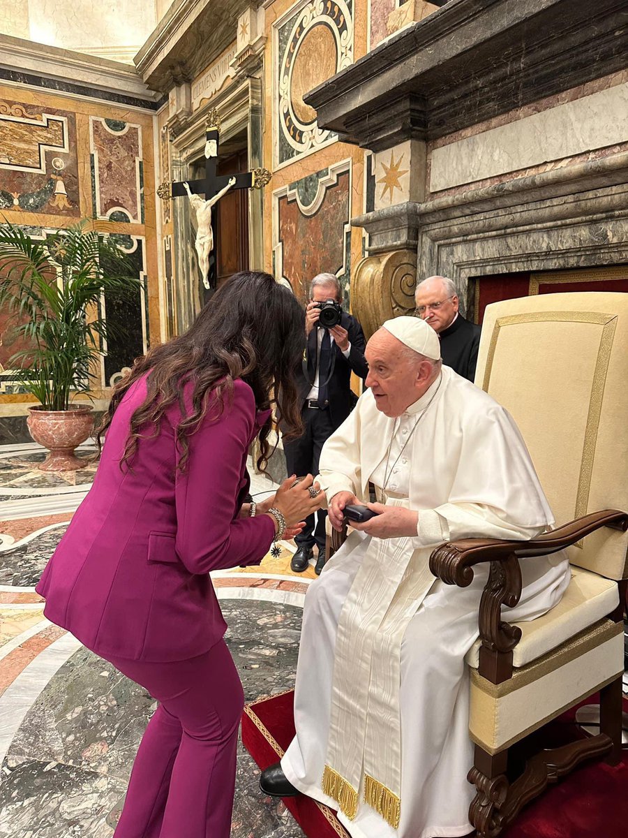 In occasione dell’evento #BeHuman in corso in Vaticano, Papa Francesco mi ha ricevuto insieme ai 30 premi Nobel per la pace di tutto il mondo.