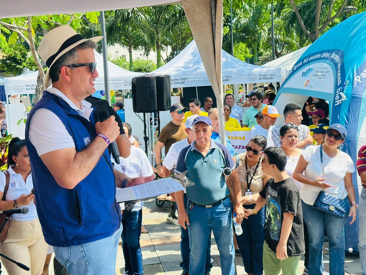 En la #FeriaSalud Giancarlos Ponce, coordinador de @Salud_CZ4, indicó: “La salud es el bien más preciado y en #ElNuevoEcuador se hace con prevención y atención integral que es lo que ofrecemos en esta feria de salud en Portoviejo”.