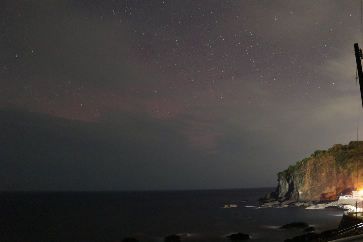 福井県越前岬(北緯35度) 2024/5/12 0:35 赤い低緯度オーロラ、おそらく確認！ 気合いの手持ちなのでブレがあって申し訳ない