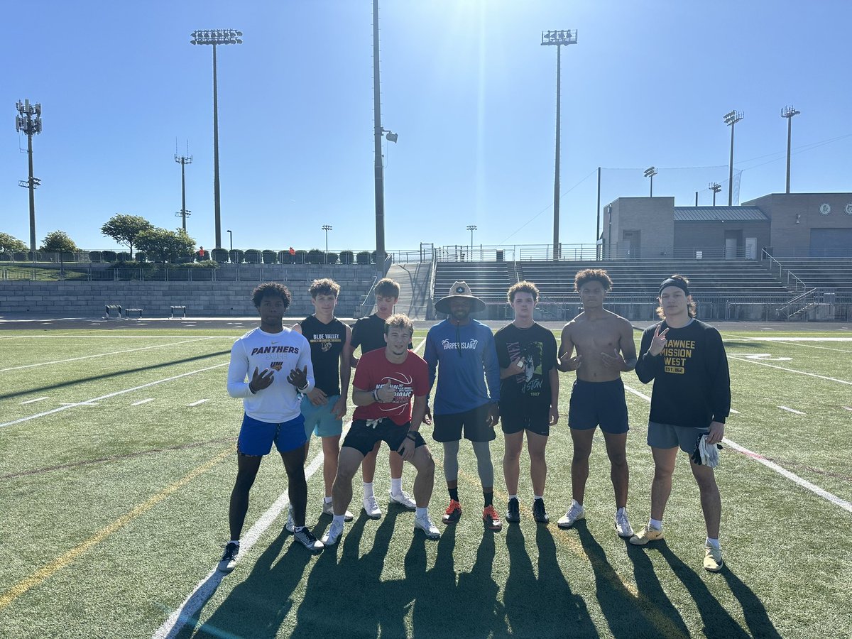 That early 8am WR vs DB work was a great one! Appreciate these guys for waking up early on a Saturday to work on their craft! @alonzomorgan0 @JoeyLonergan4 Dan Sogard @hayesmiller28 @max_barnes22 @DJMarshall05 @VictorinoGunion