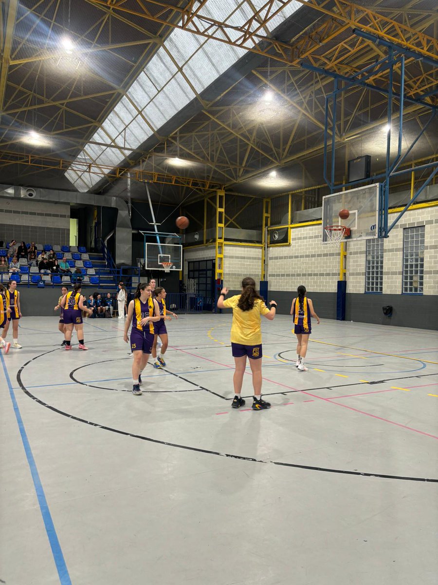 Goteras en el campo y finalmente bajamos al grande. Una semifinal como es debido. <a href="/dxtmarias/">Dxt Marias</a> <a href="/basketaraba/">FAB - Basket Araba</a> <a href="/CB_ARABA/">CB ARABA</a>