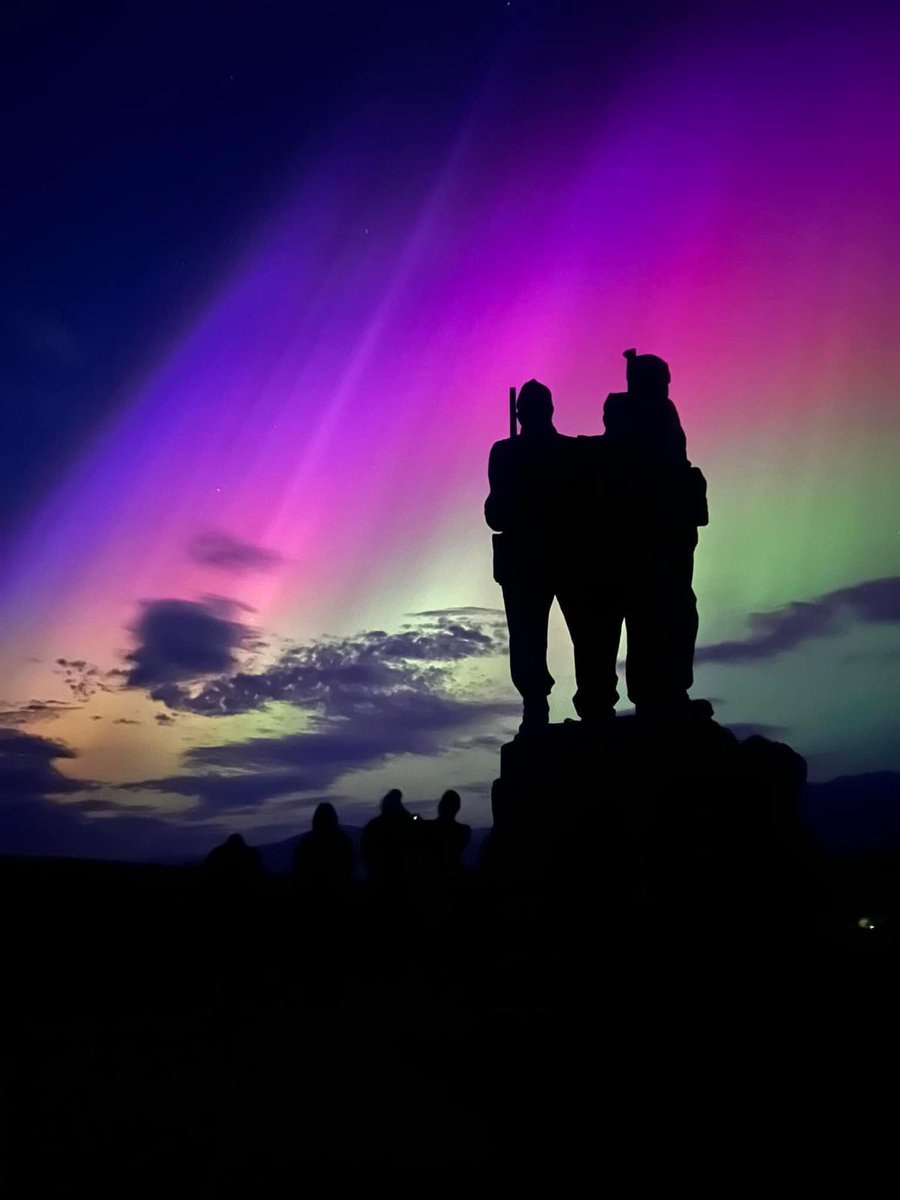 The Commando Memorial under the splendid #AuroraBorealis.