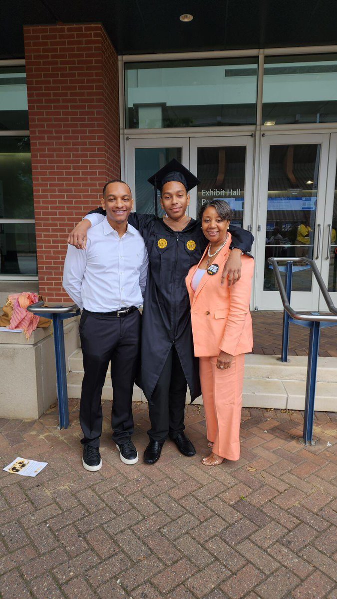 Thank YOU @OHHSClippers and @johnhansonm for a great PreK-12 experience. Today my last son graduated with honors from VCU with a major in Marketing. #PGCPSProud!!!