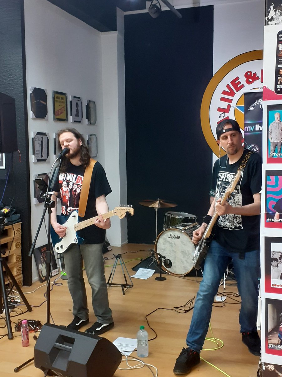 Another #LiveAndLocal right out of the top drawer today. <a href="/tornapartbylis_/">Torn Apart By Lisa</a> kicked off &amp; kicked ass. Thanks guys.👏 
#gig #gigs #music #livemusic #MusicIsLife #SaturdayThoughts #SaturdayVibes #SaturdayMood #BeKind #keepgoing #keepthefaith #love 
🙏❤✌