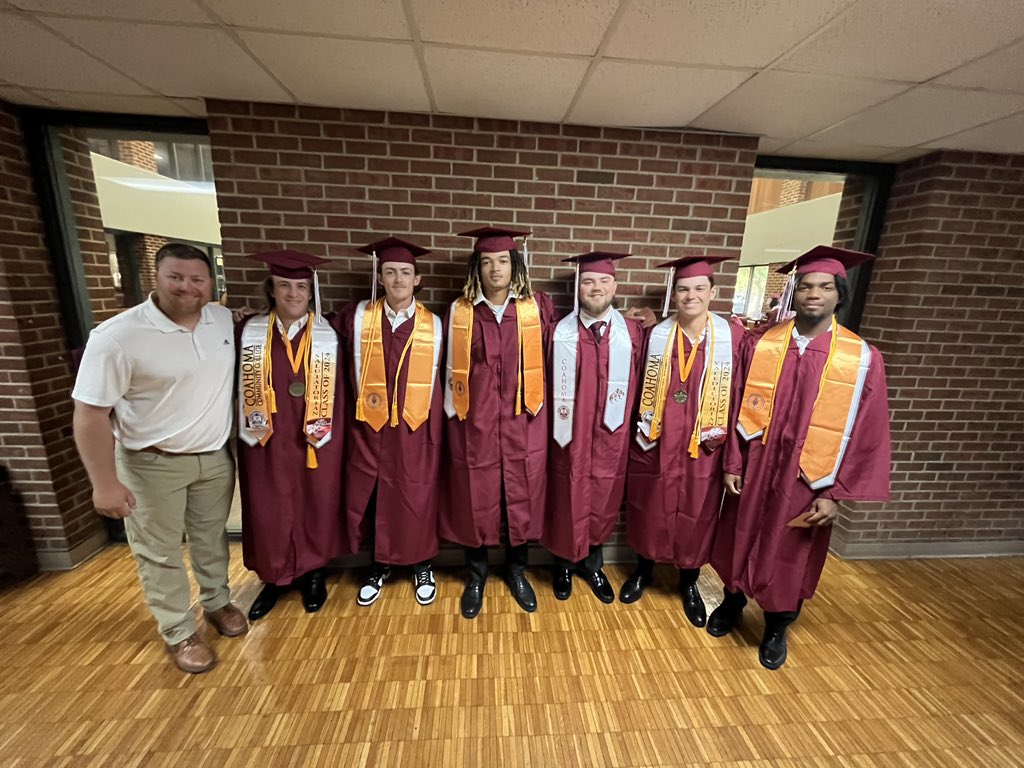CoahomaCC_BSB's tweet photo. Congratulations to the newest Coahoma Community College graduates! #B4_US https://t.co/oYF8ZYLjIn