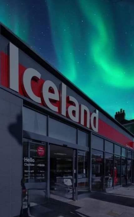 My Danish mate Derkus Pearsosdottir has sent me this wonderful photo of the Aurora in the sky above Iceland.....