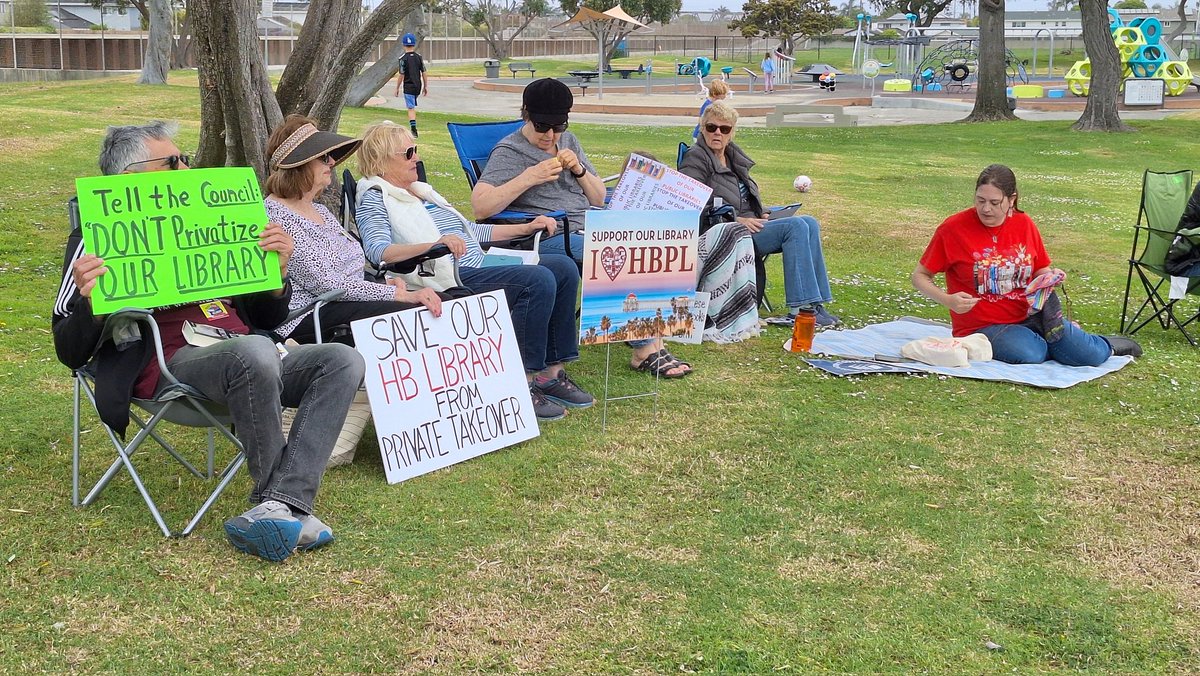 At today's Sit In and Read, drivers honked in support of keeping our libraries public. You can email the City Council at City.Council@surfcity-hb.org and let them know you oppose privatizing library services and banning books.