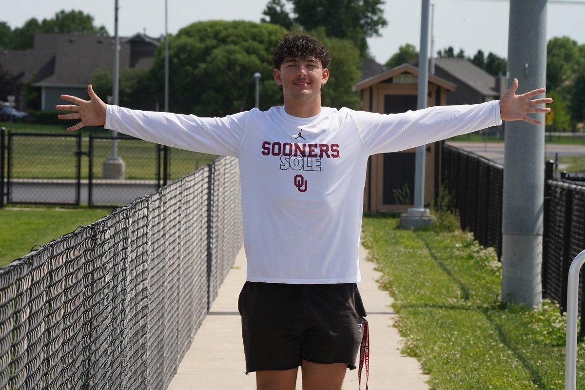 Three-star 2026 DE Hunter Higgins of Maize (Kan.) South High was repping the #Sooners today. Oklahoma and Nebraska are two schools that have made a strong early impression, but he also holds offers from #FightOn, #HottyToddy, #EMAW and several others.