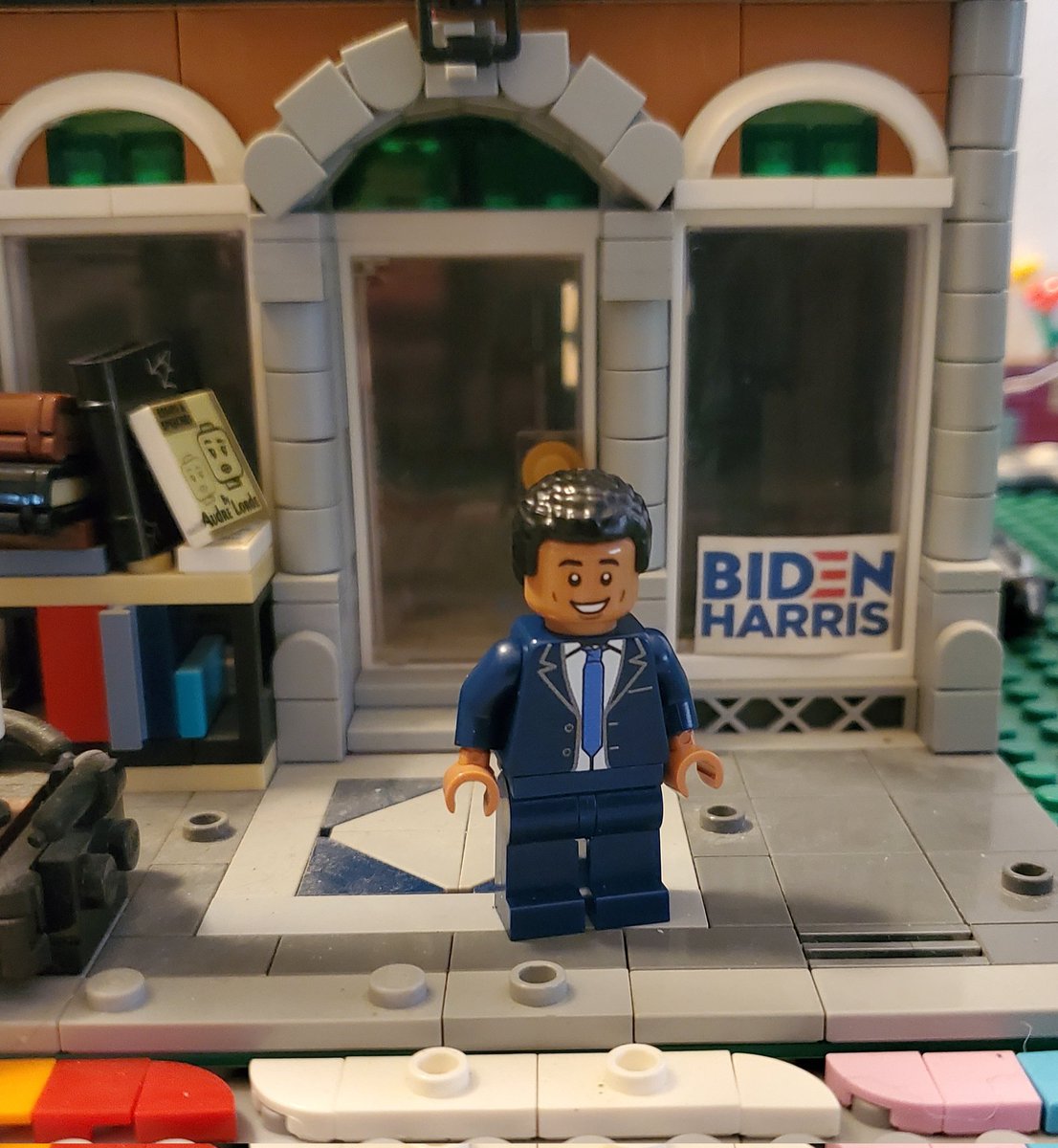 My next minifig is of @KnowaWasTaken I'd say he's one of the more impressive young people on this site, but, that's not true he's 1 of the more impressive people anywhere, any age. He's involved in voter outreach, education, volunteers (113/-1) #MinifigDemocracyProject