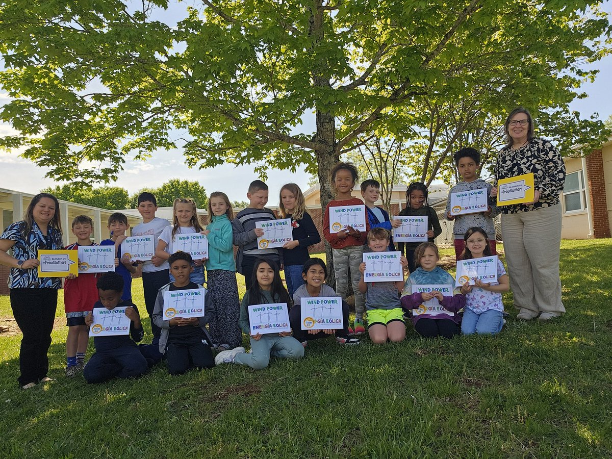 AmayaSandhy's tweet photo. Yeyyy! My kids have published their first book🥳. They practiced their bilingual skills (English/Spanish) sharing with families and school community what they have learned about Wind Power/Energía Eólica. #DLI @ParticipateLrng #UnitingOurWorld #CreatingAuthors #ProudAuthors https://t.co/AWqK87nJmU