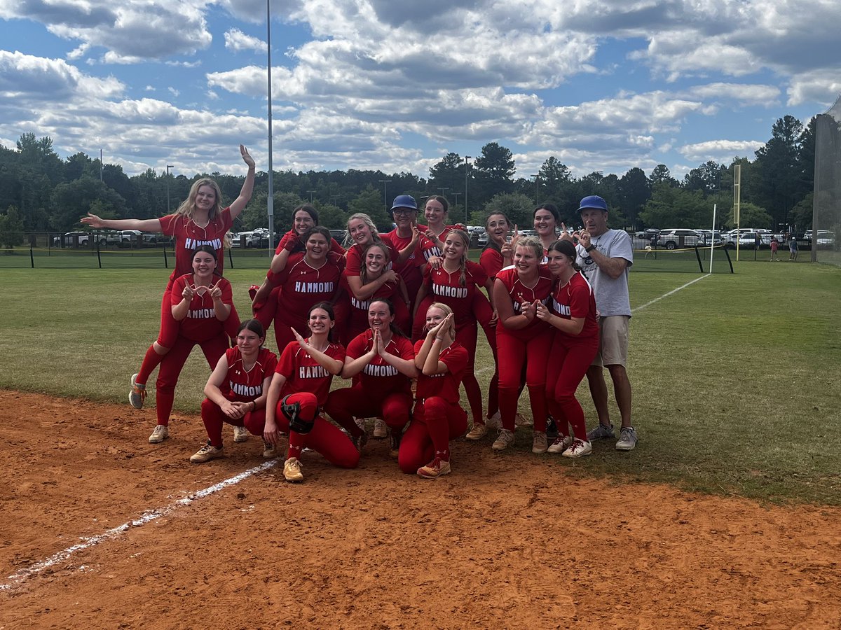 Varsity Softball 🥎 is headed to the state championship series vs @LMAAthletics.  Skyhawks will host game 1 of the series at 6:30pm on Monday.