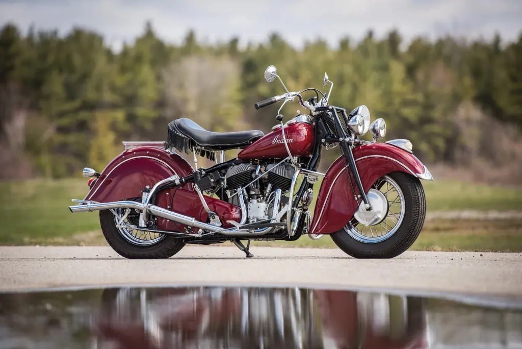 'That spring, I decided that nothing special was keeping me here, and I heard that a man up near in Davenport, Iowa was sellin’ a 1947 Indian Chief with only a few hundred miles on it.' Read more 👉 lttr.ai/ASc6B #ShortStory #AmazingStory #Ridelife #Roaddirt