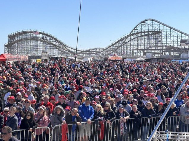 THE SILENT MAJORITY HAS SPOKEN! Photo taken in Wildwood, New Jersey. This is 2016 all over again! 🇺🇸🇺🇸🇺🇸🇺🇸 #TRUMP2024ToSaveAmerica #TrumpRally