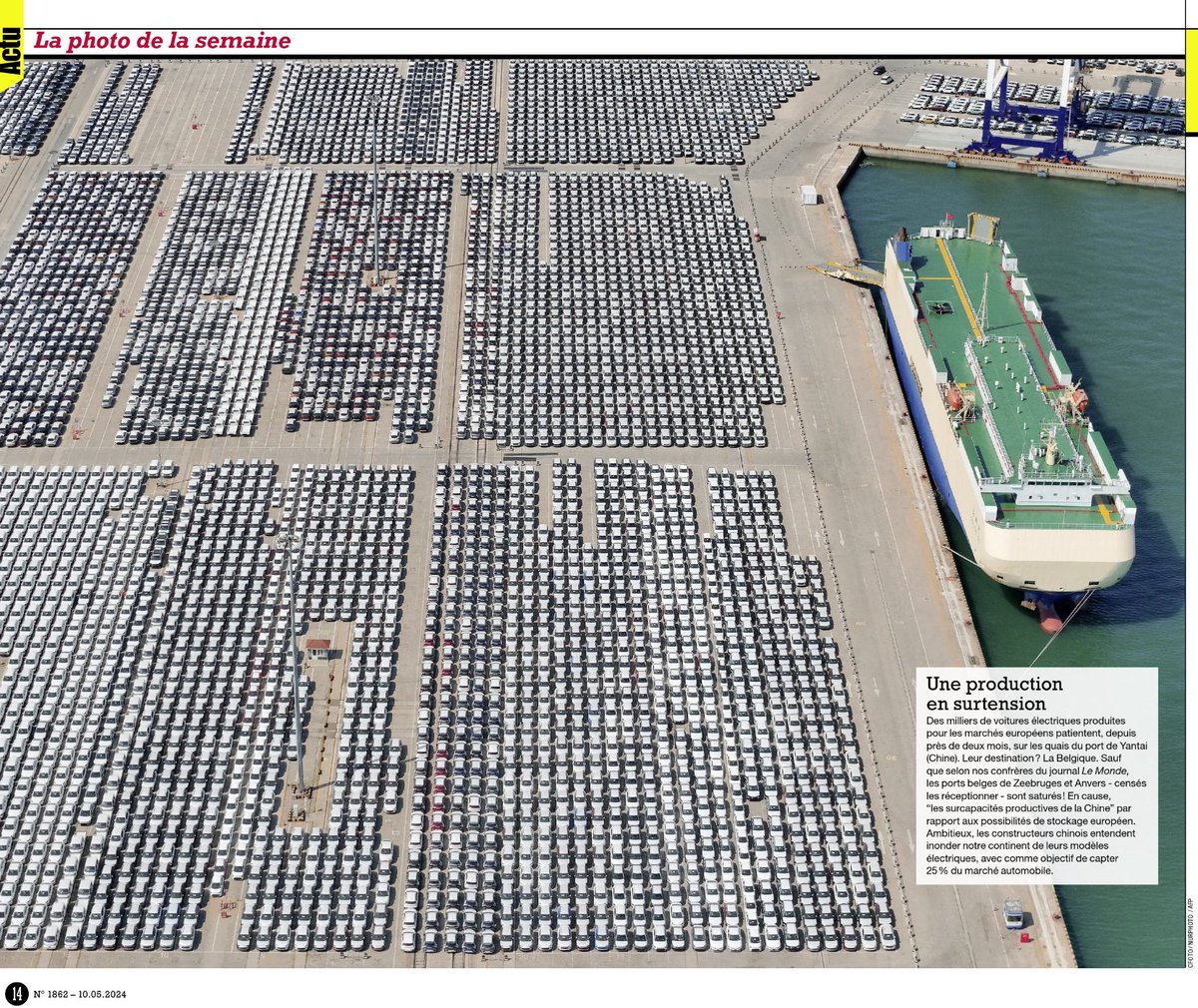 Image de la semaine dans le magazine AutoPlus : "Des milliers de voitures électriques produites pour les marchés européens patientent, depuis près de deux mois, sur les quais du port de Yantai (Chine). Leur destination ? La Belgique. Sauf que selon le journal Le Monde, les ports