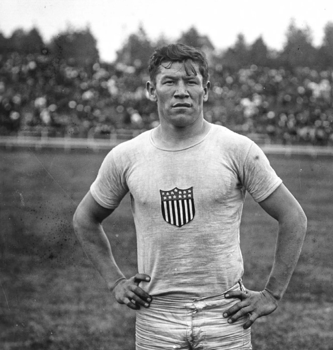 7️⃣7️⃣ Sınırsız şampiyon Tüm zamanların en iyi atletlerinden ABD’li Jim Thorpe, çok yönlü yeteneğiyle tarihe kazınan özel bir karakter. 1912 Stockholm Olimpiyat Oyunları’nda, pentatlon ve dekatlonda şampiyonluğa imza atan Thorpe, çoklu branşlardaki başarısının yanında farklı…
