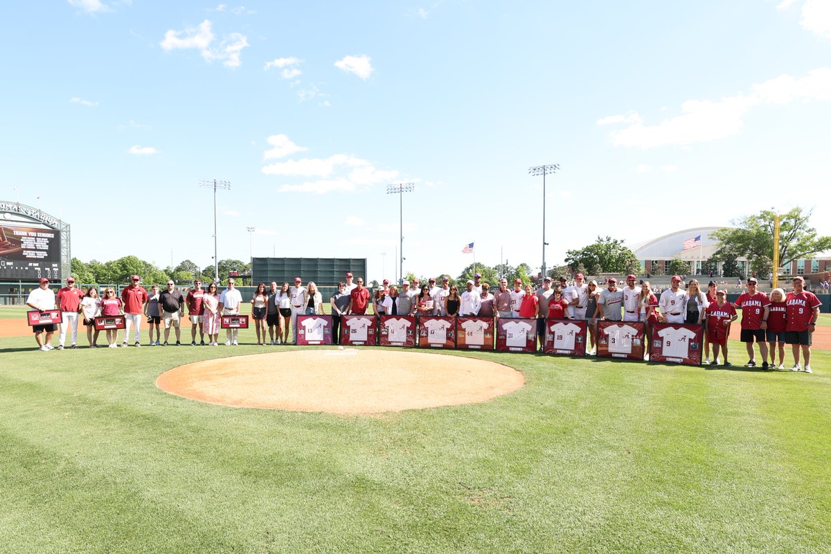 AlabamaBSB's tweet image. Thank you, Seniors 👏

#RollTide